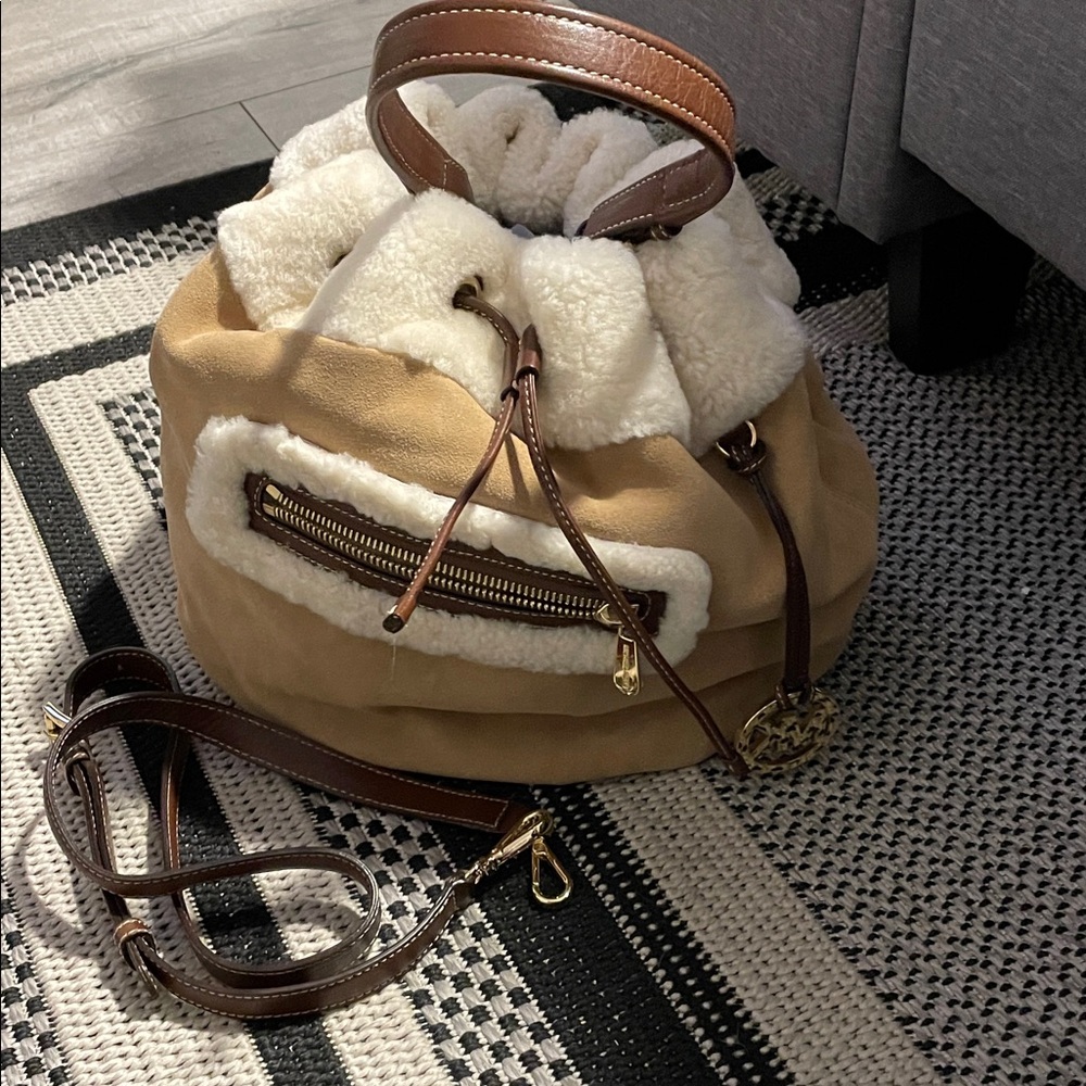 Michael Kors bucket and Crossbody suede leather Sherpa super cute winter bag